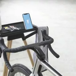 Tons Race Table Eiketre Med Håndkleholder 10 Tons Race Table Eiketre Med Håndkleholder -Sykkelruller og tilbehør Salg Tons Race Table Egetrae med Haandklaede 1635857504 02