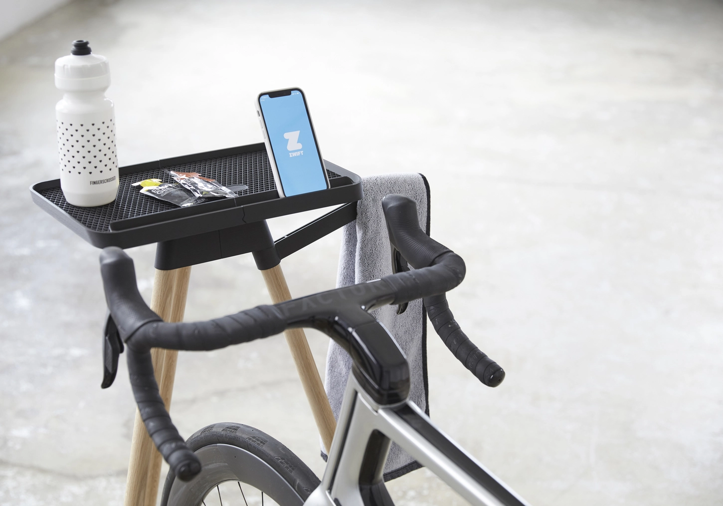 Tons Race Table Eiketre Med Håndkleholder 5 Tons Race Table Eiketre Med Håndkleholder - Bilde 3